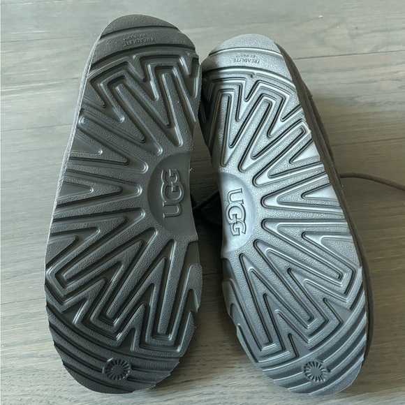 NEW UGG Neumel II Chukka Boot - Big Kid - Gray Size 6 - Picture 4 of 5